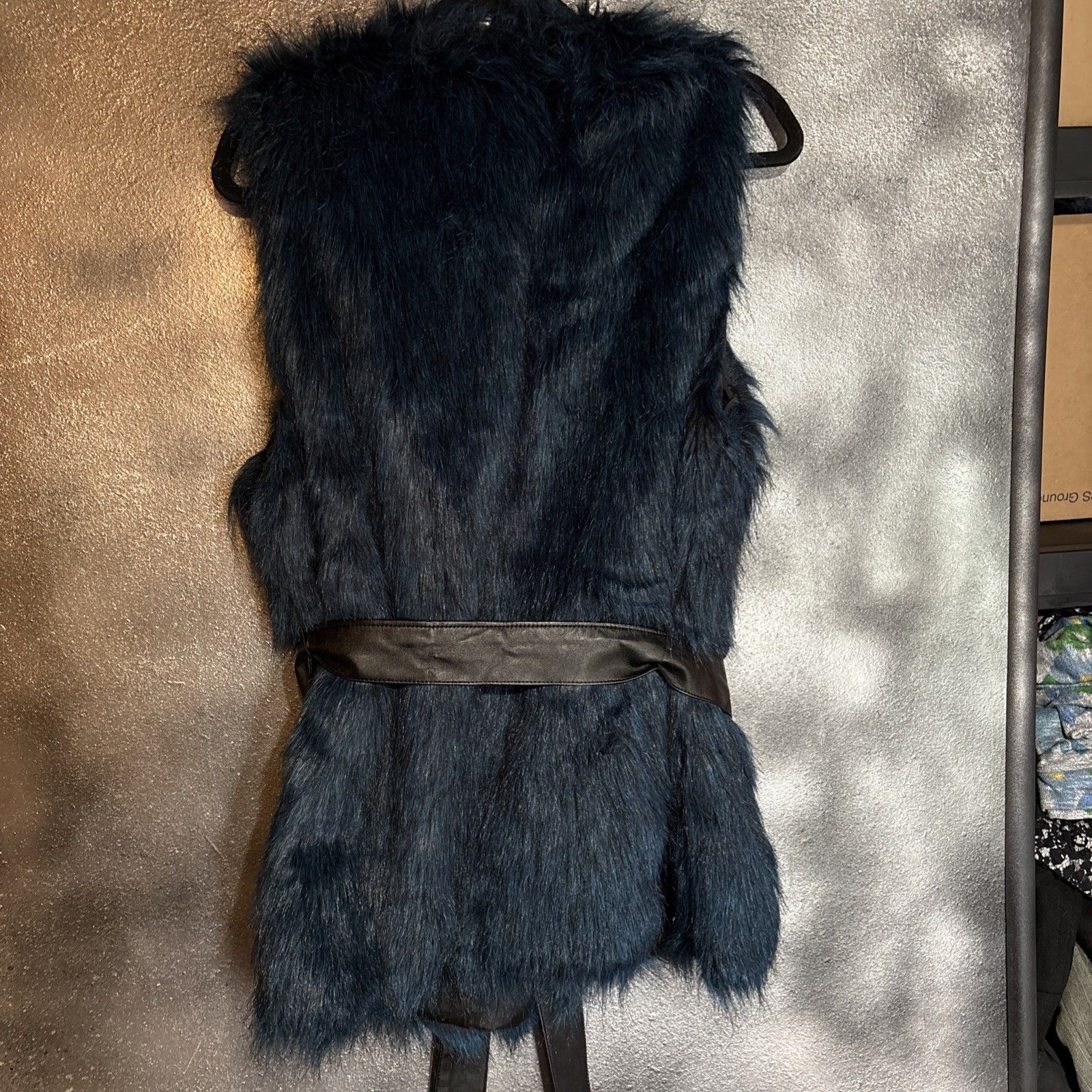 Fashion To Figure Teal Faux Fur Wrap Vest Soft Black Tie Belt Women’s Sz 1 (1x) — image 4 of 5